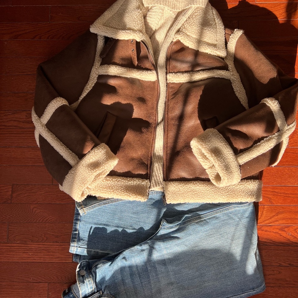 ๐ Brown Shearling Jacket - Picture 4 of 4